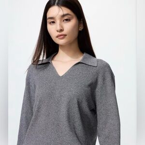 Uniqlo Women's V-Neck Sweater in Charcoal